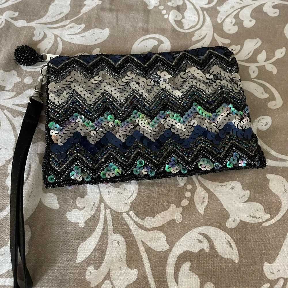 Sequined Pouch - Picture 1 of 2